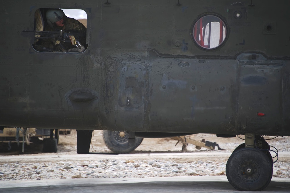 Helicopter delivers supplies to Kahs Uruzgan