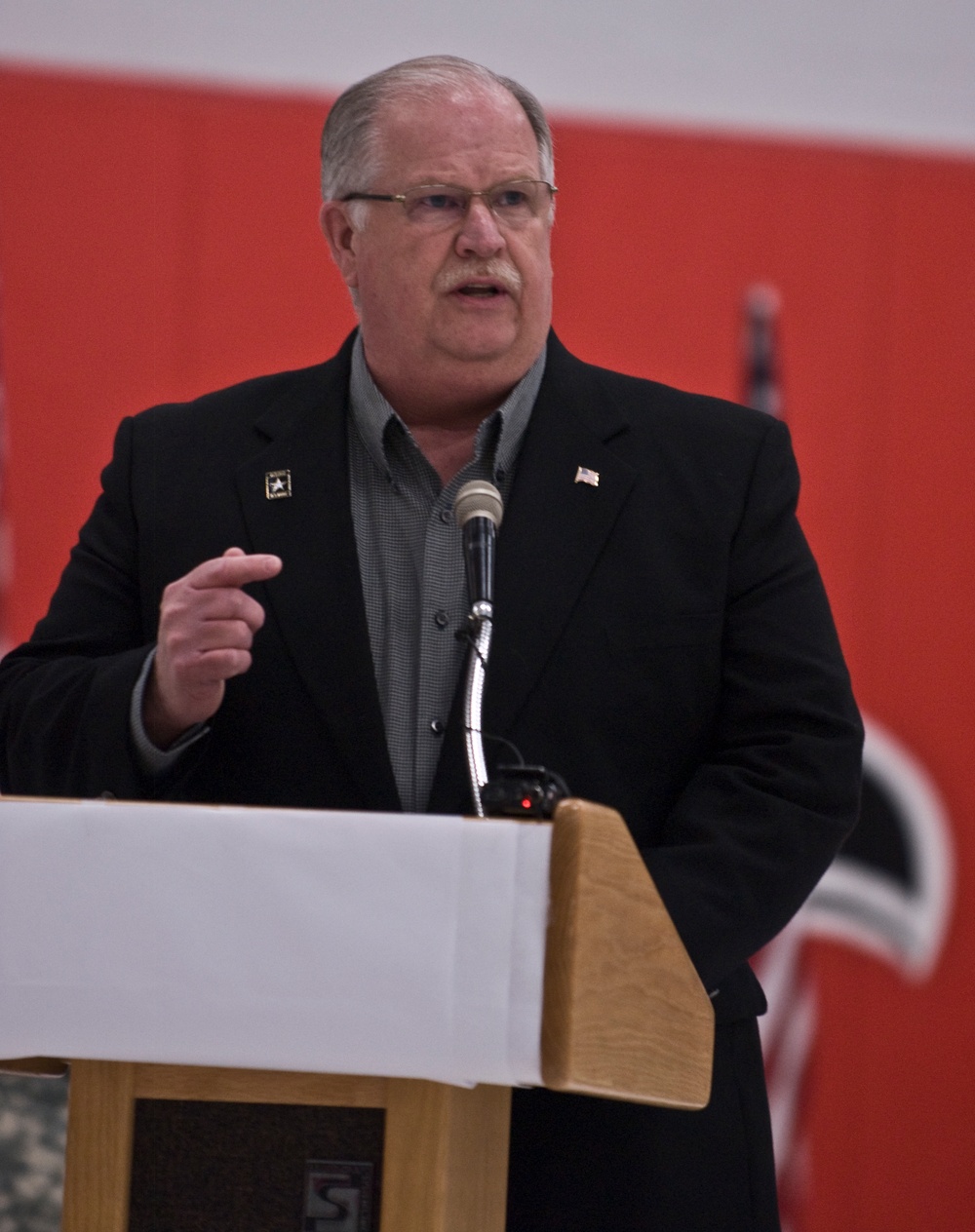 Mayor of Baxter speaks at Welcome Home Ceremony