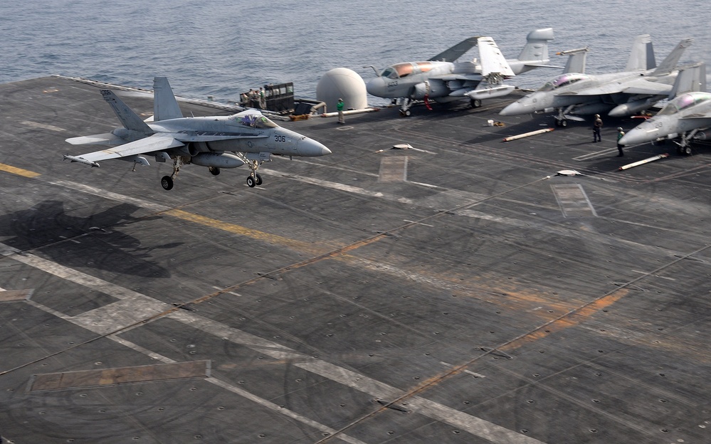 USS Abraham Lincoln flight deck action