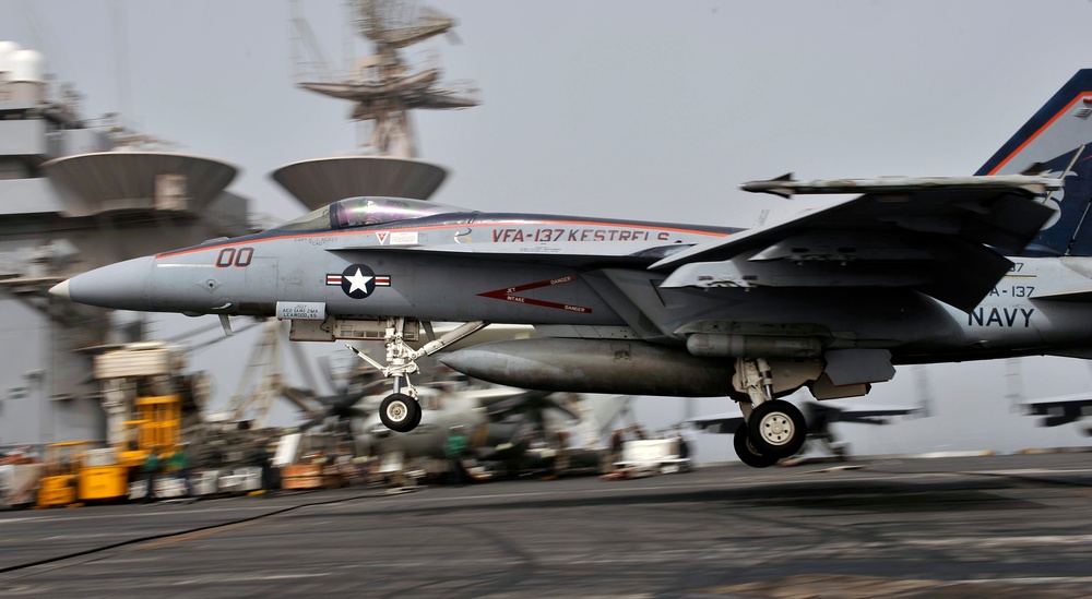 F/A-18E Super Hornet aboard USS Abraham Lincoln