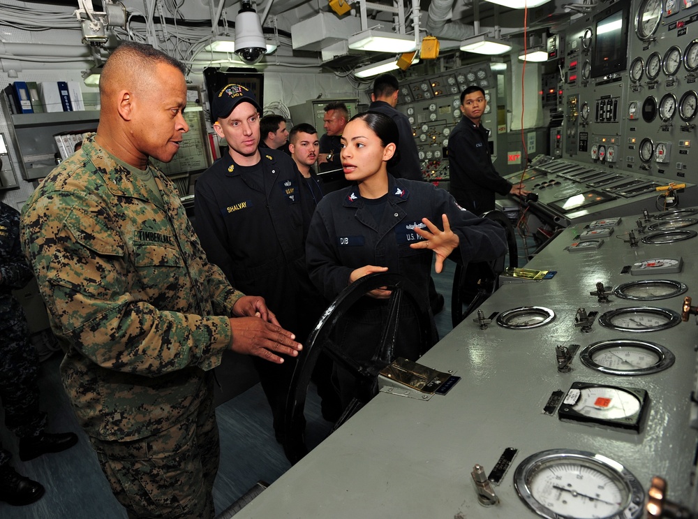 3rd MEB commanding general tours USS Bonhomme Richard