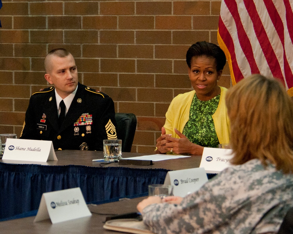 First lady lauds Minnesota's military family support