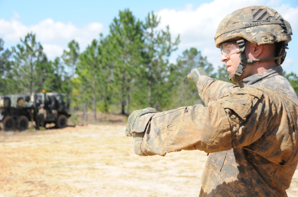 Down n’ Dirty: Vanguard soldiers learn vehicle recovery tactics