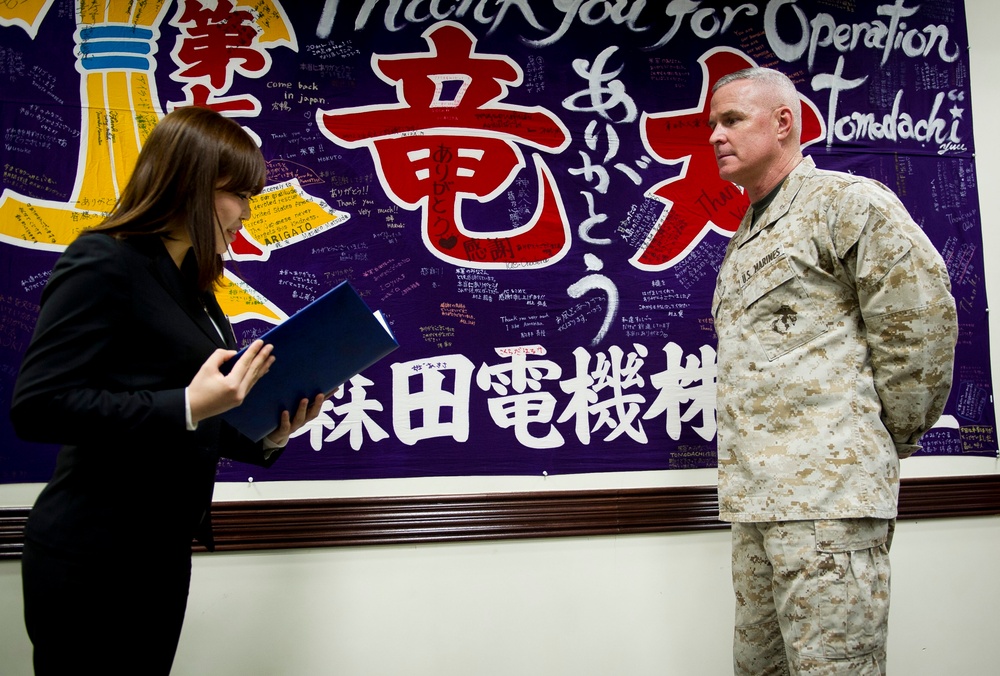 Gakushuin students present 1,000 origami cranes to U.S. forces in Japan