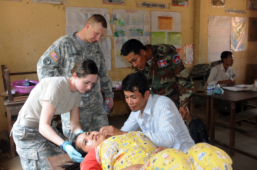 116th CBCT provides medical care for Cambodians