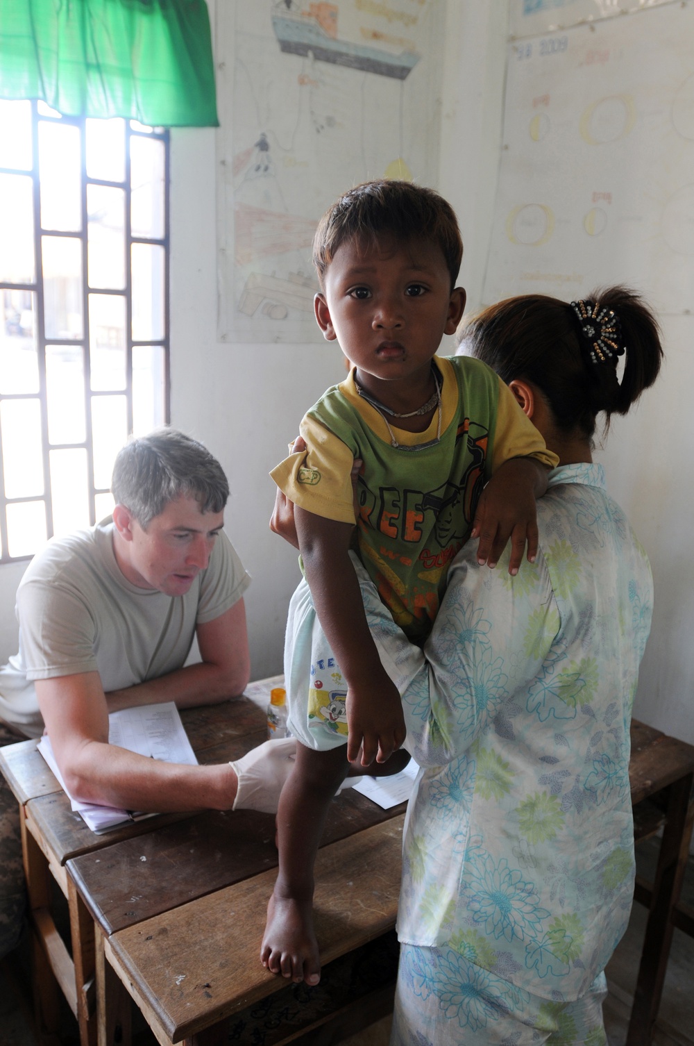 USARPAC soldiers provide medical care to Cambodians