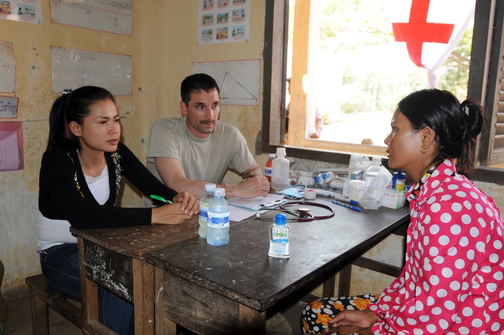 116th CBCT provides medical care to Cambodians
