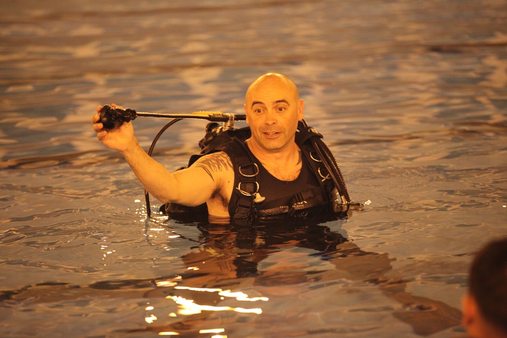 Students dive into new worlds with scuba class