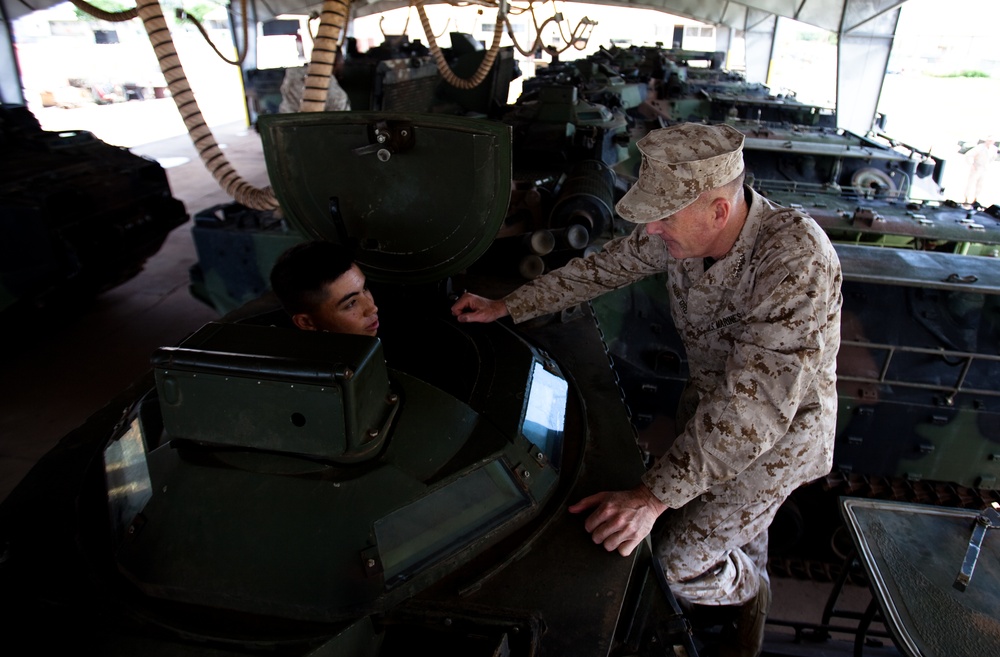 Assistant Commandant of the Marine Corps visits MCB Hawaii