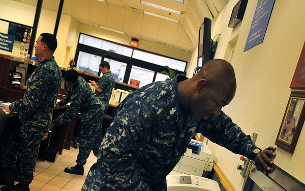 At the conveyor belt