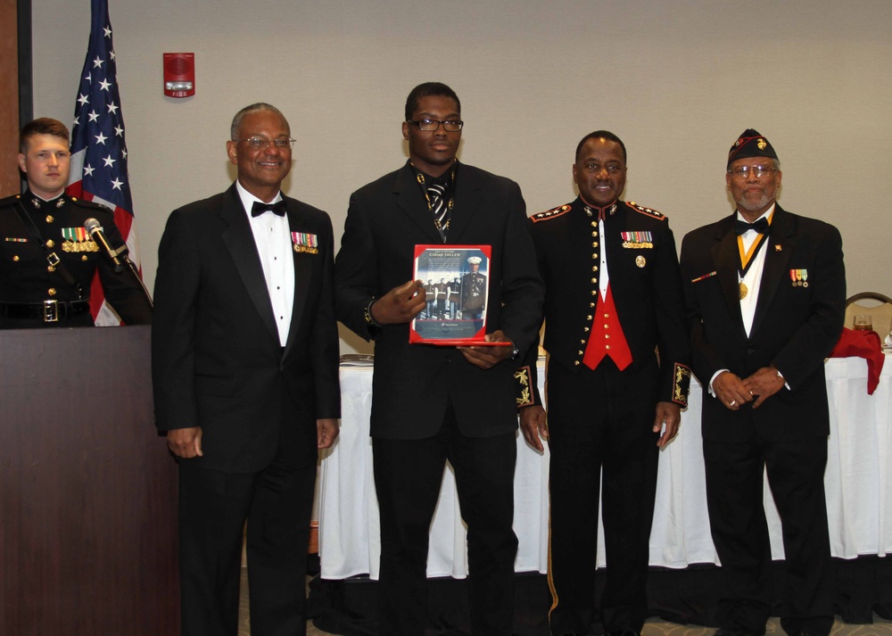 Marine officer candidate receives scholarship