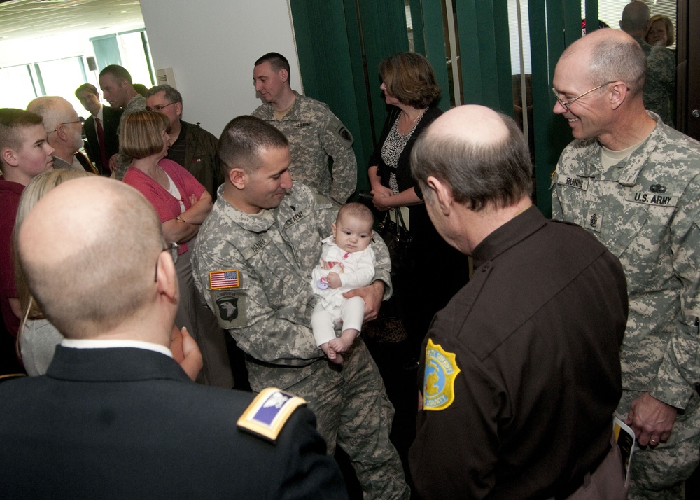 Civil Affairs Soldiers welcomed home by community
