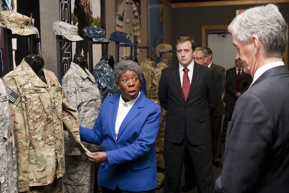 Army secretary sees science behind the soldier at Natick labs