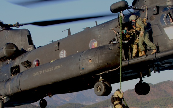 US &amp; ROK Navy SEALs train to counteract threats on the high seas
