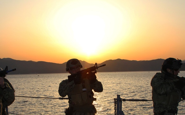 US &amp; ROK Navy SEALs train to counteract threats on the high seas