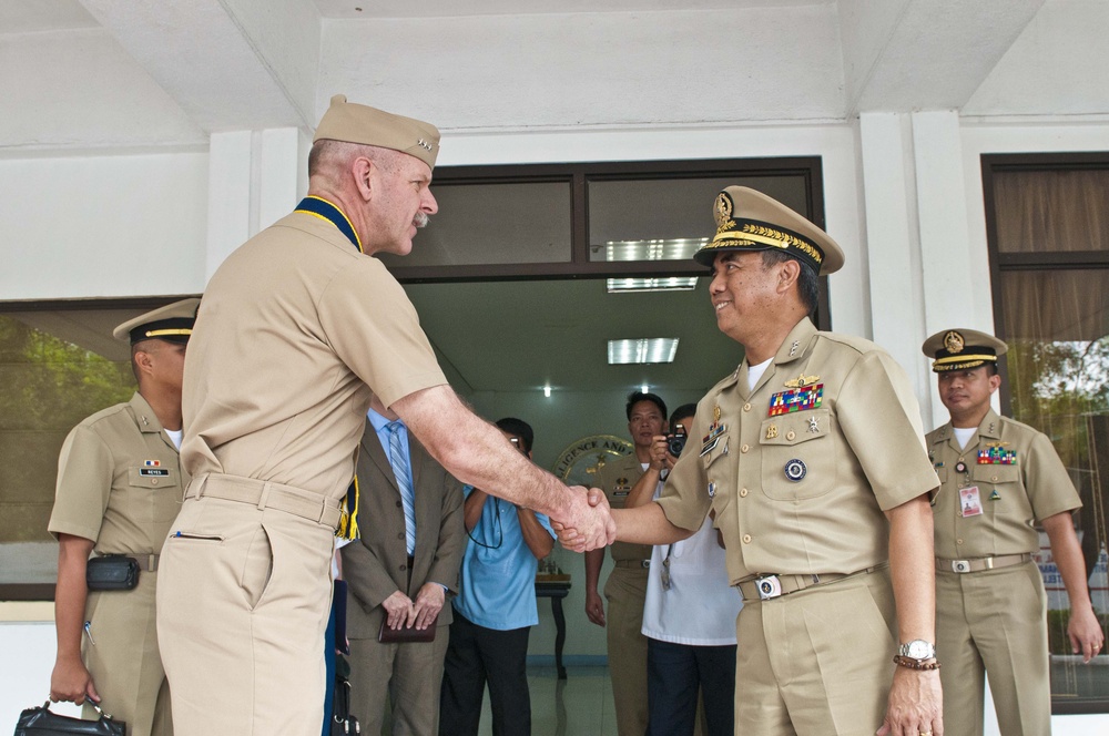 Vice Adm. Scott Swift visits Maritime Research Information Center at Naval Station Jose Francisco