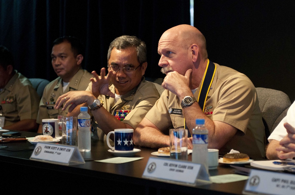 Vice Adm. Scott Swift visits Maritime Research Information Center at Naval Station Jose Francisco