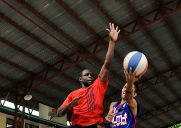 Sailors visit children in Philippines