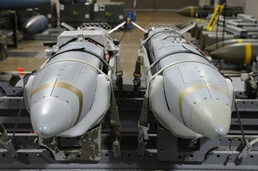 B-52 beefs up capabilities