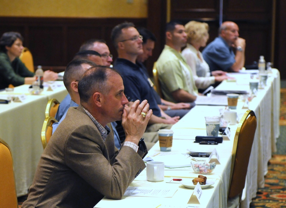 Army North CG meets with senior leaders during commander's offsite