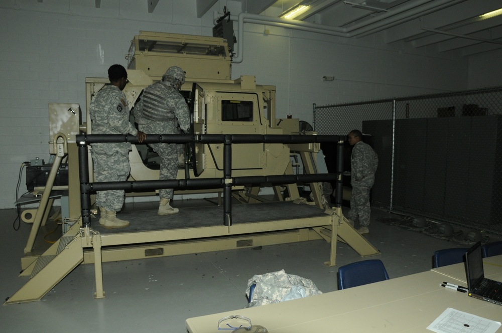 Soldiers in the &quot;Battle Lab&quot;