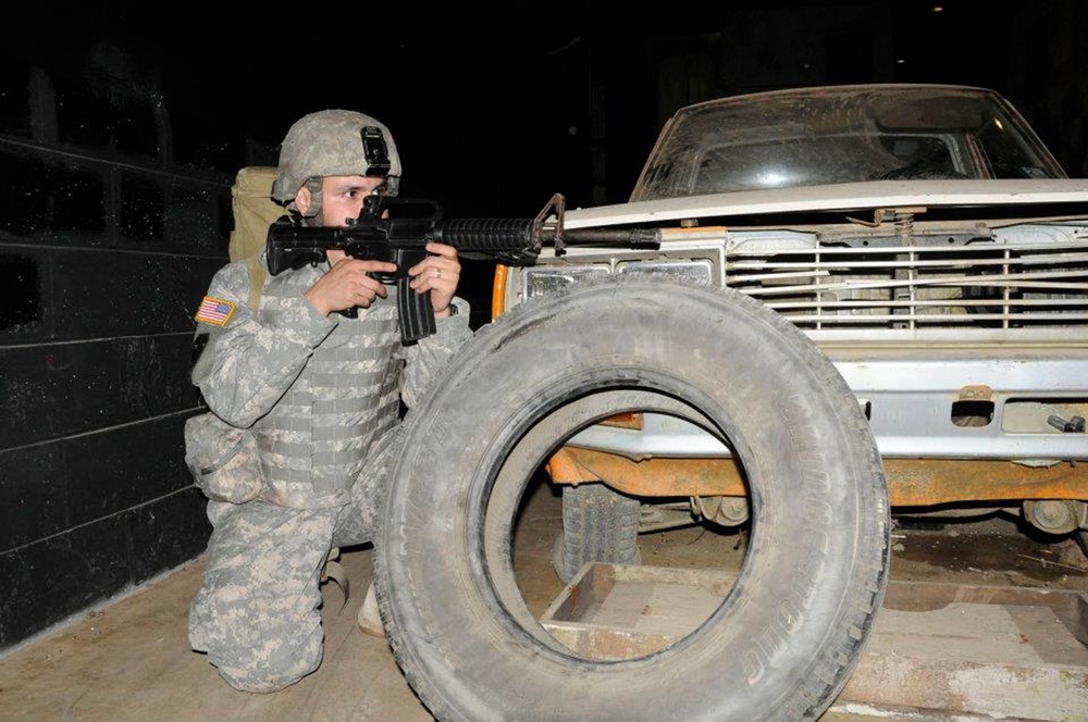 Soldiers in the &quot;Battle Lab&quot;