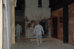 Soldiers train in Iraq town mark-ups
