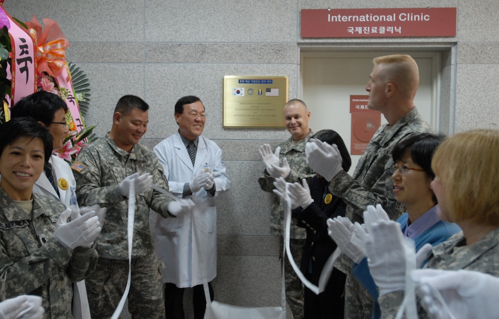 Gumi Cha Hospital holds a plaque hanging ceremony