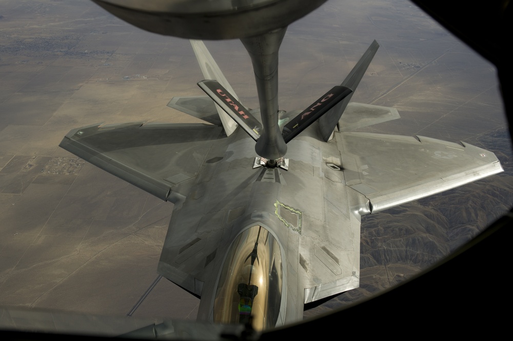 Utah Air National Guard refueling F-22 Raptor and F-16
