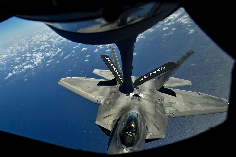 Air Force cadets witness F-22 refueling over the Pacific