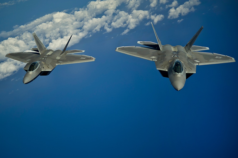 Air Force cadets witness F-22 refueling over the Pacific