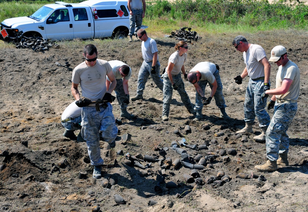 EOD women dispose of threats