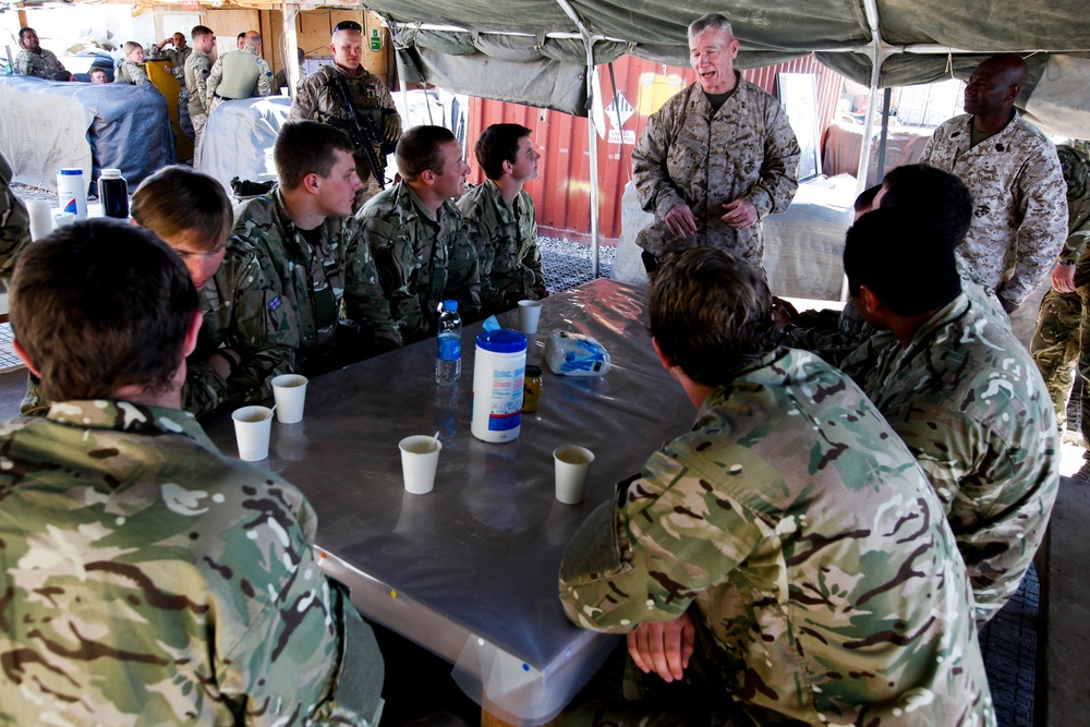 Maj. Gen. John A. Toolan vist