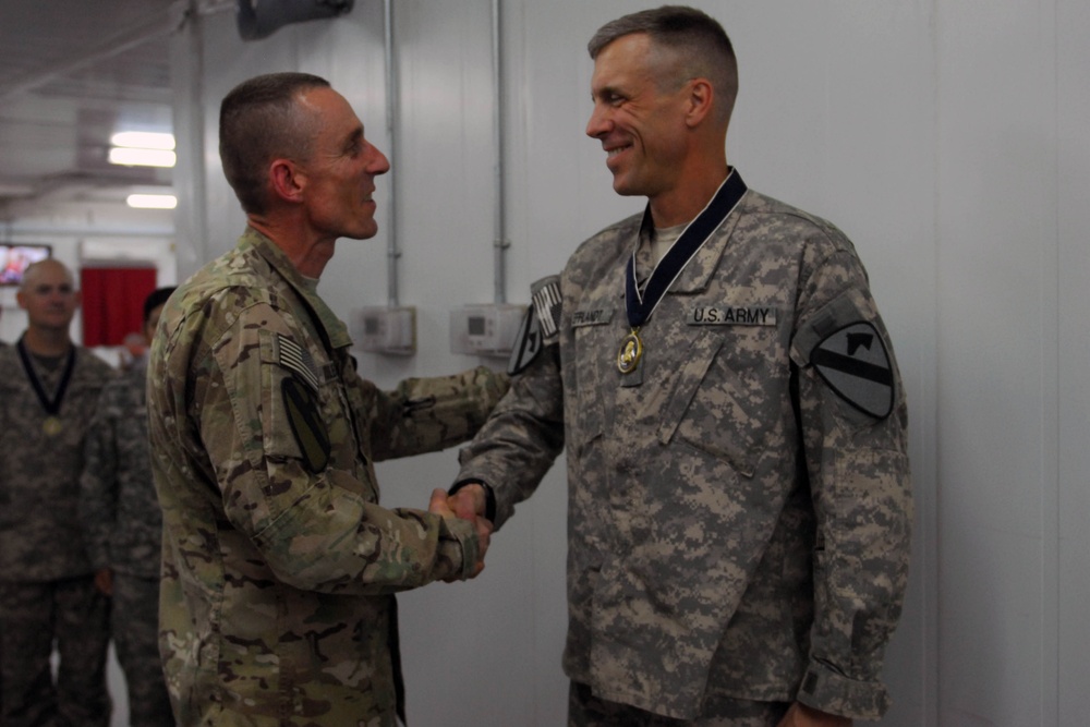 Pegasus 7 bestows medal to Ironhorse commander