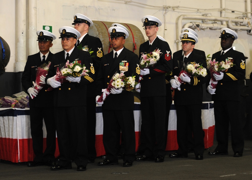 Nimitz holds change of command