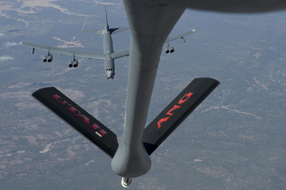 DVIDS - Images - Utah Air National Guard Refueling B-52 Stratofortress ...