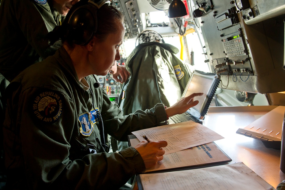 Utah Air National Guard refueling B-52 Stratofortress, 2nd Bomb Wing, Barksdale AFB, La.