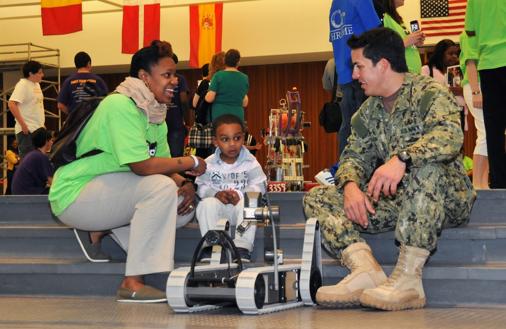 EODMU 12 participates in STEM day for students