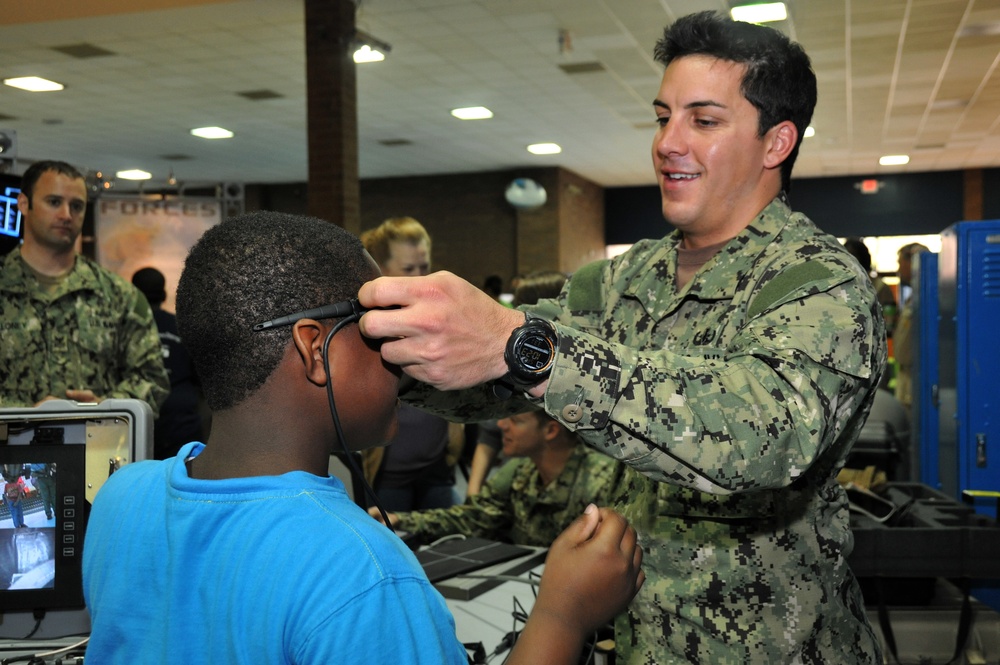 EODMU 12 participates in STEM day for students