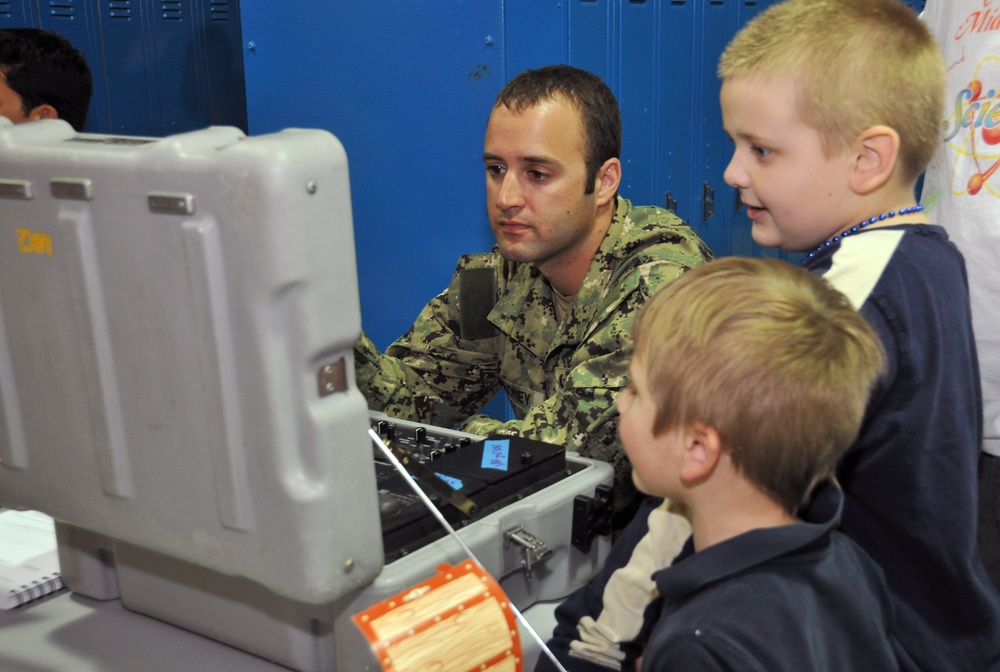 EODMU 12 participates in STEM day for students