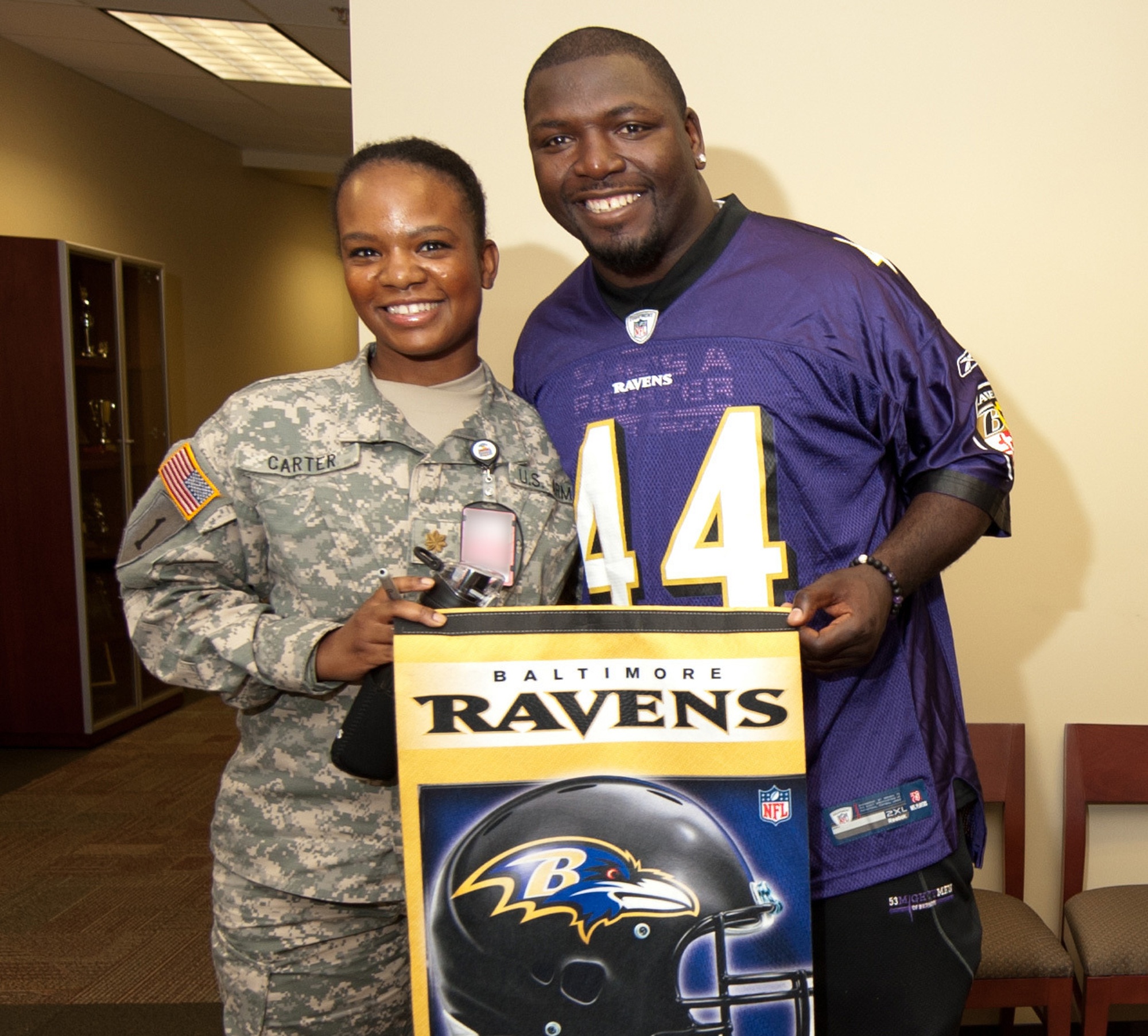 DVIDS - Images - Baltimore Ravens player visits FORSCOM/USARC headquarters  [Image 9 of 15]