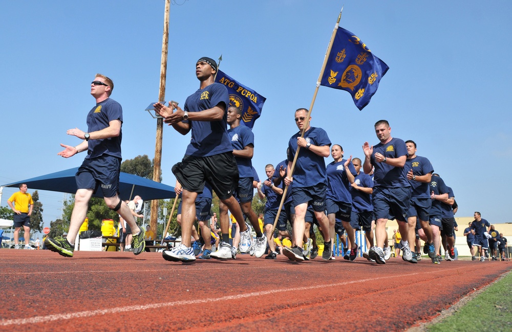 Sailors participate in run