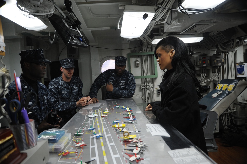 'Battleship' stars aboard USS George Washington