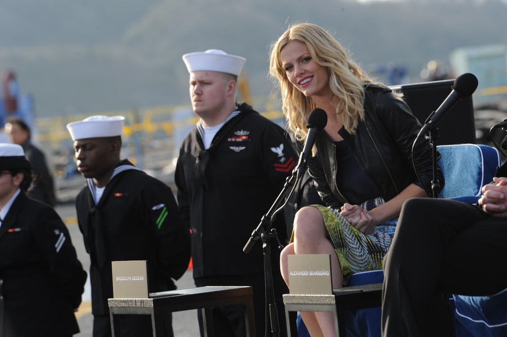 'Battleship' stars aboard USS George Washington
