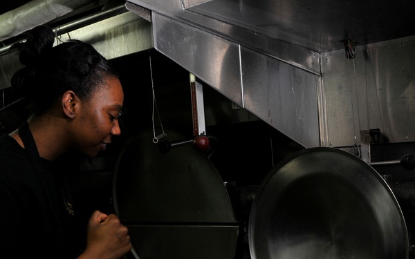 USS Carl Vinson sailors prepare dinner
