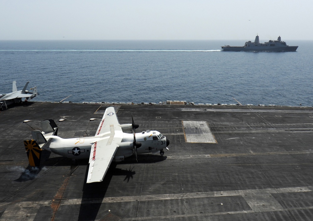 Flight deck action aboard USS Abraham Lincoln