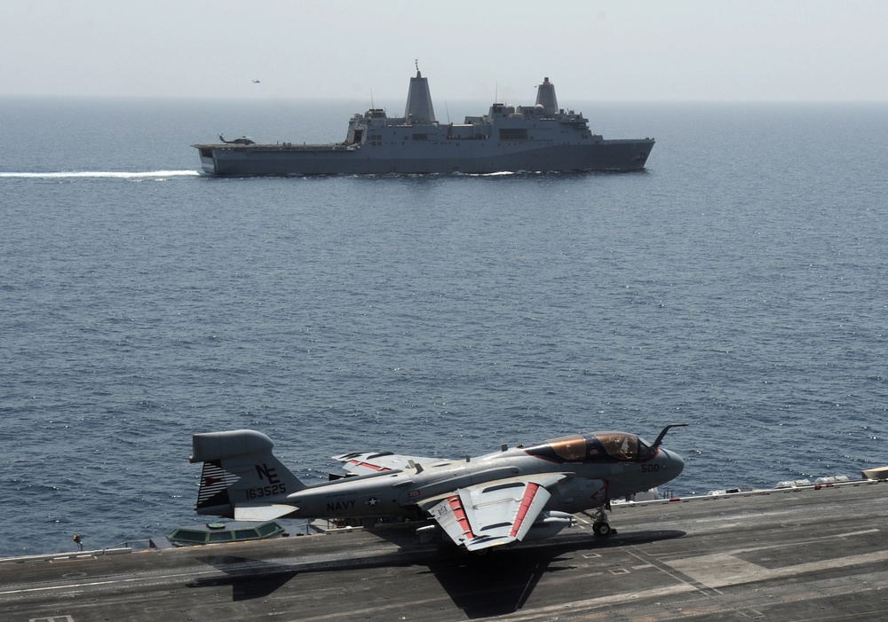 Flight deck action aboard USS Abraham Lincoln