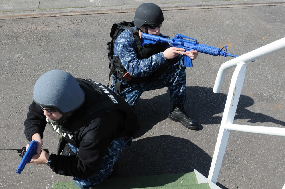 USS Forrest Sherman sailors conduct flag officer sea training