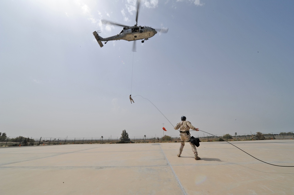 Helicopter rope suspension training evolution in Kuwait