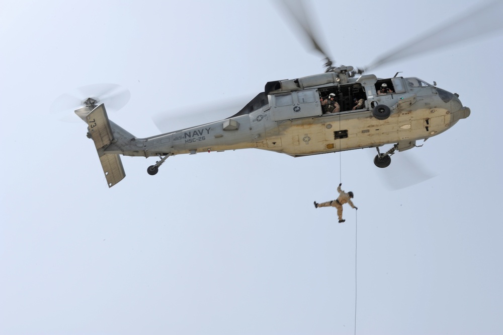 Helicopter rope suspension training evolution in Kuwait